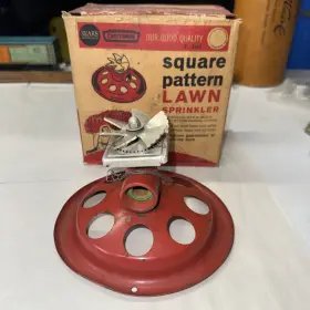 79281 Craftsman Vintage Square Sears Roebuck Co. Lawn Sprinkler No. 7922 Boxed
