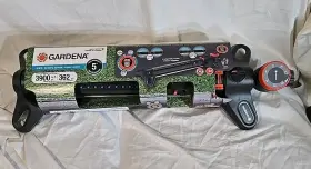 N1979 Gardena Germany 3900 Sq Ft Coverage Aqua Zoom Adjusting Oscillating Sprinkler Nib N1979 Gardena Germany 3900 Sq Ft Coverage Aqua Zoom Adjusting Oscillating Sprinkler Nib