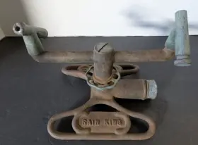 P-2048 King Vintage Rain Cast Iron Water Sprinkler Flexible Shaft Co. Untested P-2048 King Vintage Rain Cast Iron Water Sprinkler Flexible Shaft Co. Untested