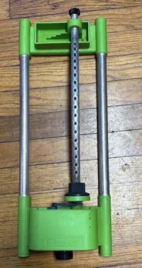 42206140241 Melnor Vintage Green Oscillating Sprinkler Model 028 Waters 2800 Sq Feet