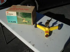 N-132 Nelson Vintage Rain Champ Impact Sprinkler With Box